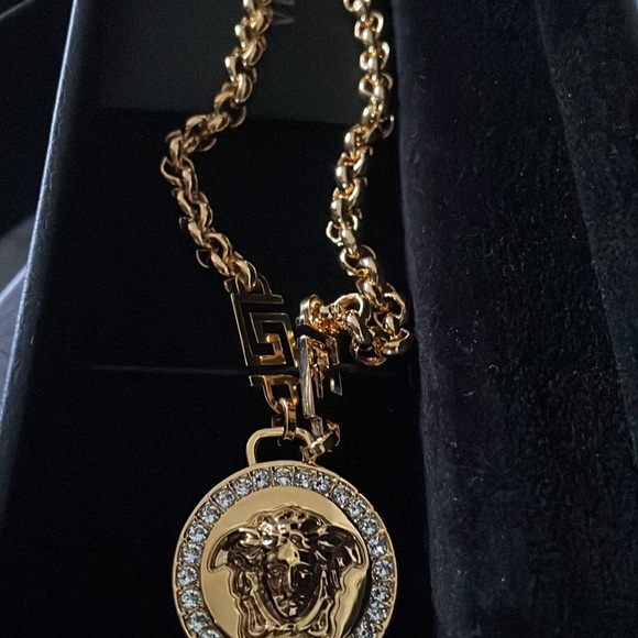 Versace Medusa icon necklace - Picture 2 of 3